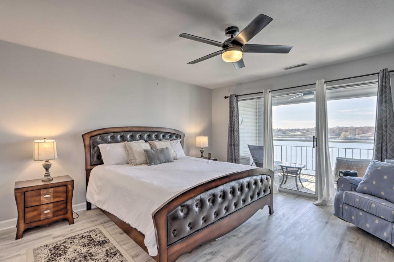 Sunny Osage Beach With Balcony And Lakefront View Exterior photo